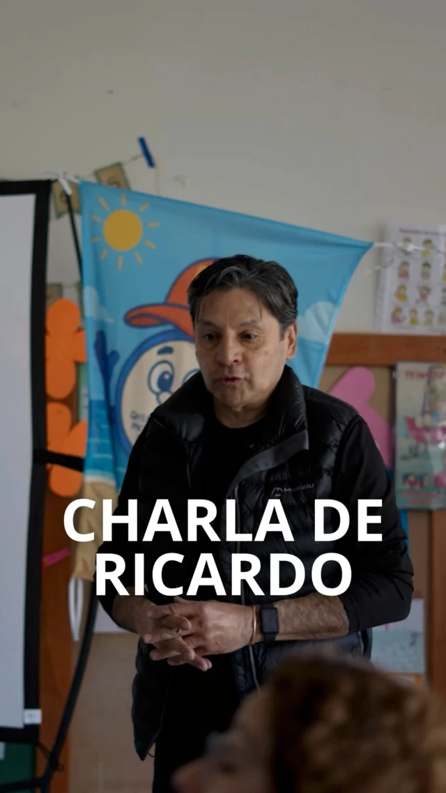 Hay lecciones que se aprenden de chicos y perduran toda la vida.Ricardo sigue enseñando cómo llega el agua a nuestras casas y cómo se cuida este recurso tan esencial, para que los Guardianes del Agua sigan creciendo 🚰🤩Agradecemos a la Escuela de Nivel Inicial N.º 4.402 por abrirnos sus puertas y permitirnos compartir este espacio de aprendizaje.💧 Seguimos recorriendo las instituciones educativas de Rada Tilly, promoviendo el cuidado del agua y su uso responsable desde los primeros años.¿Formás parte de una institución educativa y te gustaría recibir una de nuestras charlas? ¡Escribinos por mensaje privado!@educacionchubut